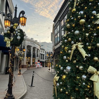 Rodeo Drive - Christmas Day at Rodeo Drive - Local Flavor Near Me Rodeo Drive - Christmas Day at Rodeo Drive - Local Flavor Near Me