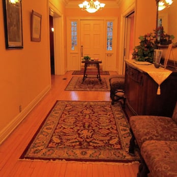 The Looking Glass Inn - Entry way - Bed & Breakfast Near Me - Indianapolis, Indiana The Looking Glass Inn - Entry way - Bed & Breakfast Near Me - Indianapolis, Indiana