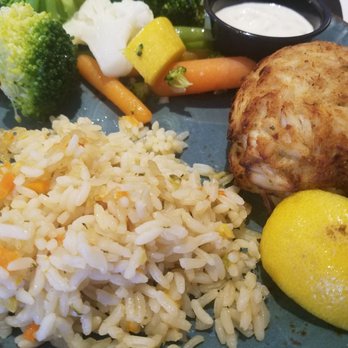 Federal House - I ordered the single crab cake dinner. The rice was good and the vegtables nicely cooked. It was just the right amount of food for me. - American Near Me - Annapolis, Maryland
