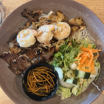 Lucky Cat Bistro - Bbq pork, bbq chicken and shrimp vermicelli bowl - Vietnamese Near Me - Novato, California Lucky Cat Bistro - Bbq pork, bbq chicken and shrimp vermicelli bowl - Vietnamese Near Me - Novato, California