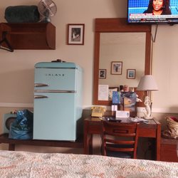 Mermaid Inn - Retro refrigerator, nice!!!!