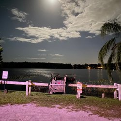 Harry's Old Place - Lake behind restaurant by parking area
