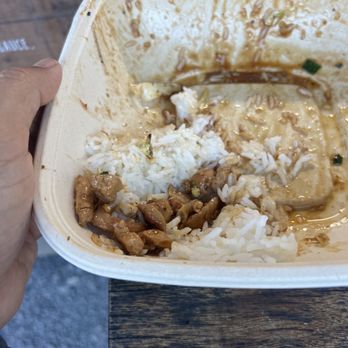 Thai Mee Up - Total Chicken served in the plate. - Food Trucks Near Me - Kahului, Hawaii