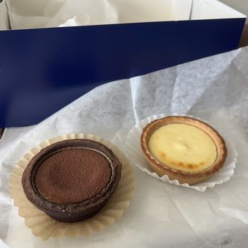 Paris Baguette - Tiramisu and cheese tart - Bakeries Near Me - Honolulu, Hawaii Paris Baguette - Tiramisu and cheese tart - Bakeries Near Me - Honolulu, Hawaii
