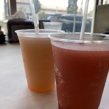 Crawfish Cafe - Frozen peach margarita & frozen watermelon margarita - Cajun/Creole Near Me - Shenandoah, Texas