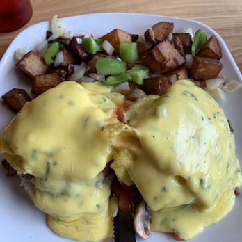 Bubba's Breakfast & BBQ - Bubba's eggs Benedict (with scrambled eggs caused I don't like runny eggs!) - Barbeque Near Me - Jackson, Wyoming