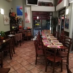 Il Borgo - Interno, con tavolata di compleanno