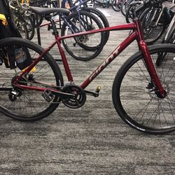 Sunshine Bike Shop - Nice Giant Escape.