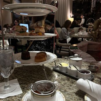 Palm Court - Bars Near Me - Chicago, Illinois
