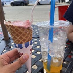 Alki Ice Cream & Bubble Tea - During!