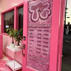 T’s - Door with hours