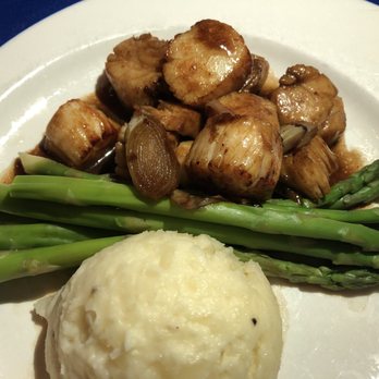 Blue Pointe Oyster Bar and Seafood Grill - Scallops - Seafood Near Me - Fort Myers, Florida