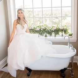 Bluebonnet Events - Kendall Plantation bride in bath tub