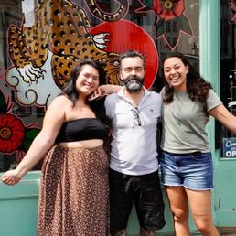 Us with Umberto the owner and artist ‍