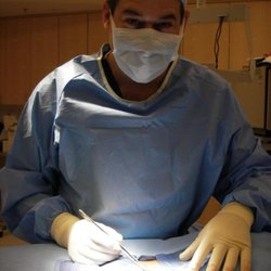 Pacific Surgical Institute - Dr. Ginsburg performing surgery.
