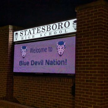 Statesboro High School - Outside. Street sign at night. Thanksgiving Night 2025. - Middle Schools & High Schools Near Me - Statesboro, Georgia Statesboro High School - Outside. Street sign at night. Thanksgiving Night 2025. - Middle Schools & High Schools Near Me - Statesboro, Georgia