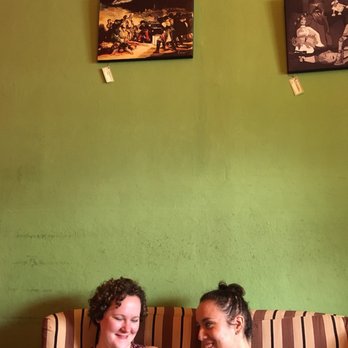 Café Con Libros - Bookstores Near Me - Málaga, Massachusetts