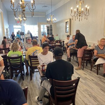 Upper Crust Cafe & Bakery - Nice & bright! - American Near Me - Venice, Florida