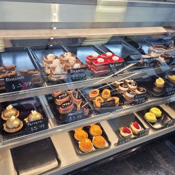 Marjo Bakery - Desserts Near Me - Toronto, Ontario
