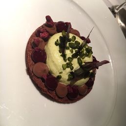 Cookie with pistachio mascarpone, chocolate and berries Cookie with pistachio mascarpone, chocolate and berries
