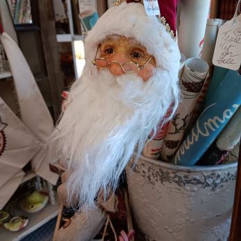 North Dallas Antique Mall - Somewhere there is a headless Santa Claus - Antiques Near Me - Dallas, Texas North Dallas Antique Mall - Somewhere there is a headless Santa Claus - Antiques Near Me - Dallas, Texas