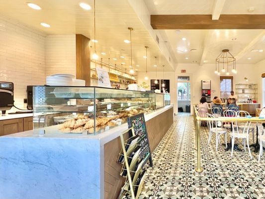 Ellie's Table by null