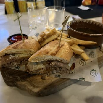 Monarch & Lion - Prime Rib Sandwich - British Near Me - Chicago, Illinois Monarch & Lion - Prime Rib Sandwich - British Near Me - Chicago, Illinois