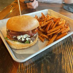 The White Horse - Maple blue burger