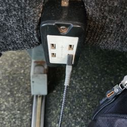 Peter Pan Bus Lines - Lack of outlet for laptop