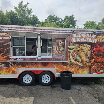 Los Mejores Tacos - The truck is very bright and catches your eye - Tacos Near Me - Ann Arbor, Michigan