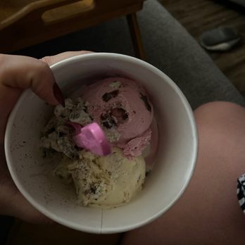 Baskin-Robbins - a person holding a bowl of ice cream - Ice Cream & Frozen Yogurt Near Me - Humble, Texas Baskin-Robbins - a person holding a bowl of ice cream - Ice Cream & Frozen Yogurt Near Me - Humble, Texas