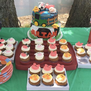 Baked by victoria - a farm themed cake and cupcakes - Cupcakes Near Me Baked by victoria - a farm themed cake and cupcakes - Cupcakes Near Me
