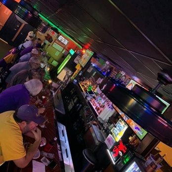 Papaw's Triangle West Bar - patrons at the bar - Bars Near Me - River Ridge, Louisiana Papaw's Triangle West Bar - patrons at the bar - Bars Near Me - River Ridge, Louisiana