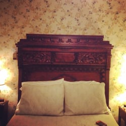 Three Stanley Avenue - Comfortable, pretty Victorian B&B near Sugarloaf