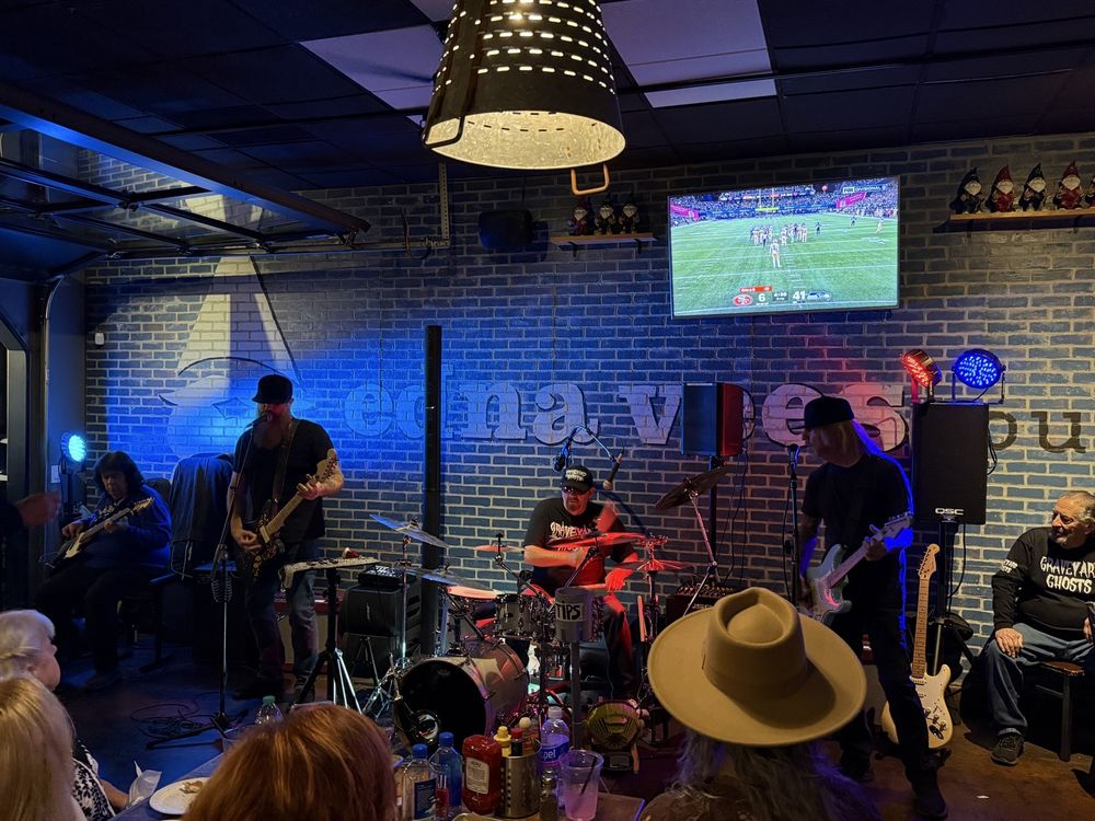 Edna Vees Public House