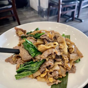 Chaa Roen Pohn - pad seew - Laotian Near Me - San Francisco, California Chaa Roen Pohn - pad seew - Laotian Near Me - San Francisco, California