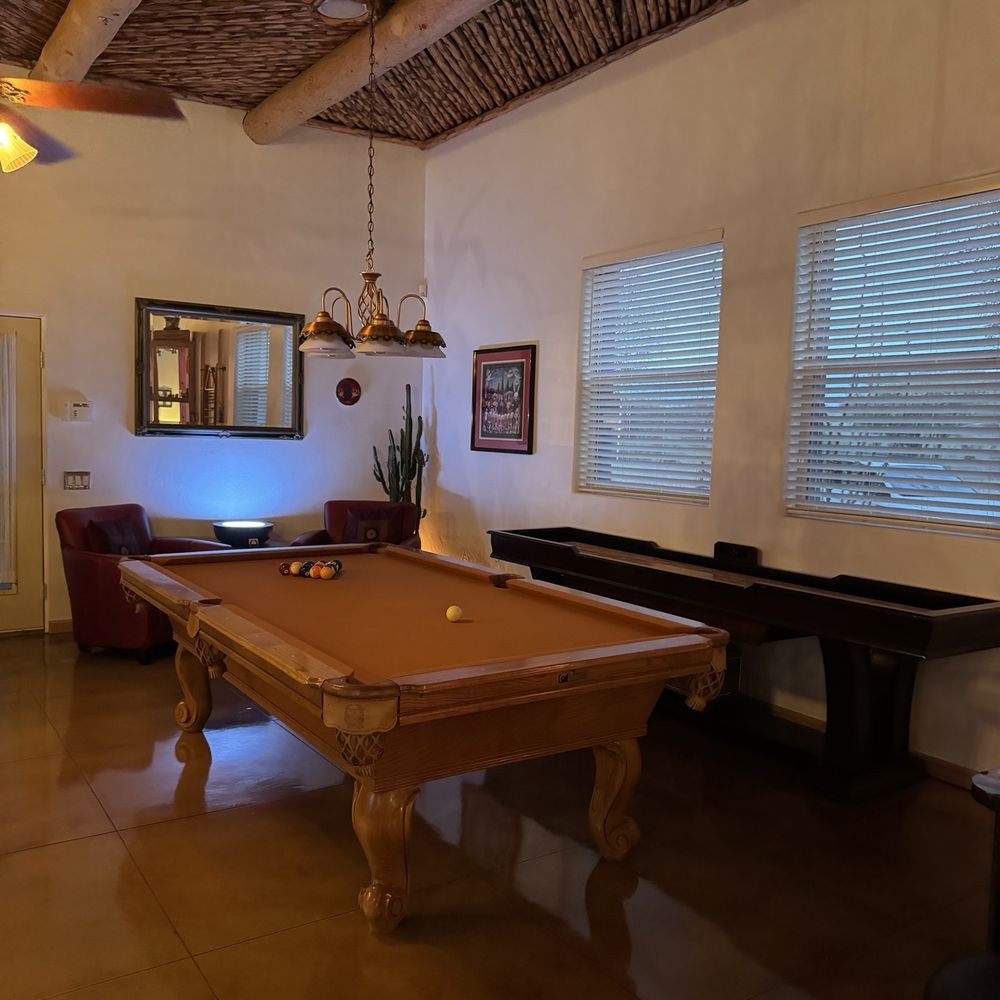 Down by the River Bed & Breakfast - Game room! Shuffleboard - Hotels Near Me - Saint David, Arizona