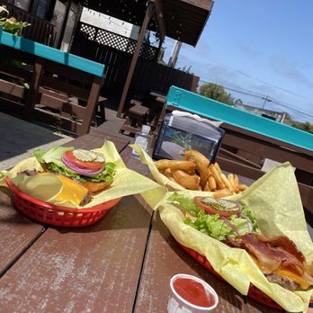 Sylvester's Burgers - Outdoor seating - Burgers Near Me - Los Osos, California