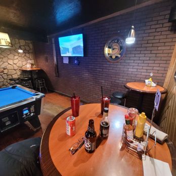 Kallans Bar and Grill - Bars Near Me - Sugarloaf, California