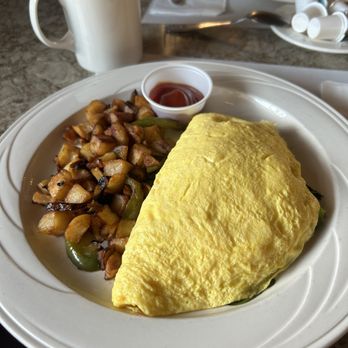 Cavalier Coastal Kitchen - Garden omelette with country potatoes - American Near Me - San Simeon, California Cavalier Coastal Kitchen - Garden omelette with country potatoes - American Near Me - San Simeon, California