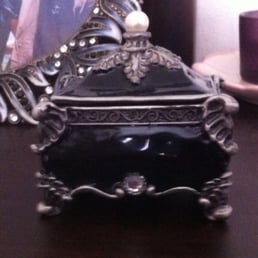 Squeee! It's so cute..and it has magnets in the top to keep it closed. I love this box!