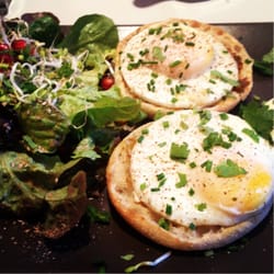 Napoljonska - Fried eggs on English muffin