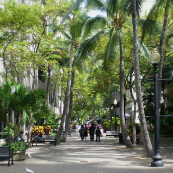 Fort Street Mall - Mall looking mauka from Queen Street - Shopping Centers Near Me - Honolulu, Hawaii Fort Street Mall - Mall looking mauka from Queen Street - Shopping Centers Near Me - Honolulu, Hawaii