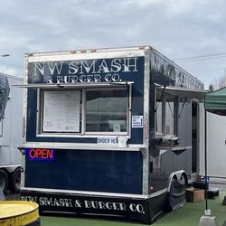 NW Smash & Burger - Beehive food truck pod in South Salem, Oregon.