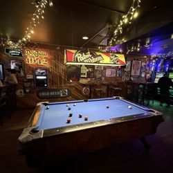 Gillies Bar - Billiards