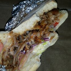 Saray Grill - Der Döner war sehr dünn und sehr trocken Ein passender Name dafür: "Ein Hauch von einem Döner feat. 2-3 Scheibchen Salat" -4€