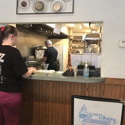 Seven Villages Restaurant - Here you can see the workers preparing the food