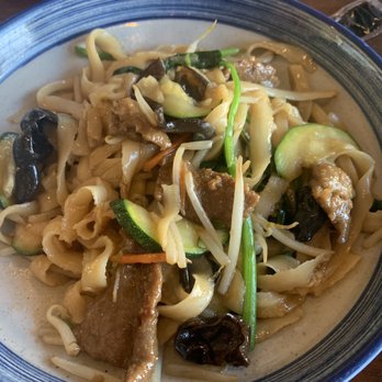 Noodle St - Stir Fry Noodle with beef, spinach, zucchini, black mushrooms and bean sprouts - Noodles Near Me - Fullerton, California
