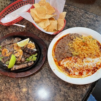 Taqueria Chalupas - Fajitas for one with shrimp ($3 to add) - Mexican Near Me - Webster, Texas Taqueria Chalupas - Fajitas for one with shrimp ($3 to add) - Mexican Near Me - Webster, Texas