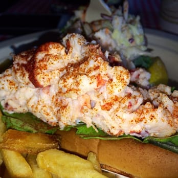Moby Dick's - Good lobster roll - Seafood Near Me - Wellfleet, Massachusetts